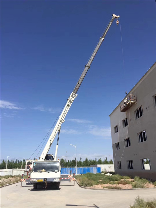 南乐县“轻装强干”—— 吊车的 “轻量化臂架” 技术